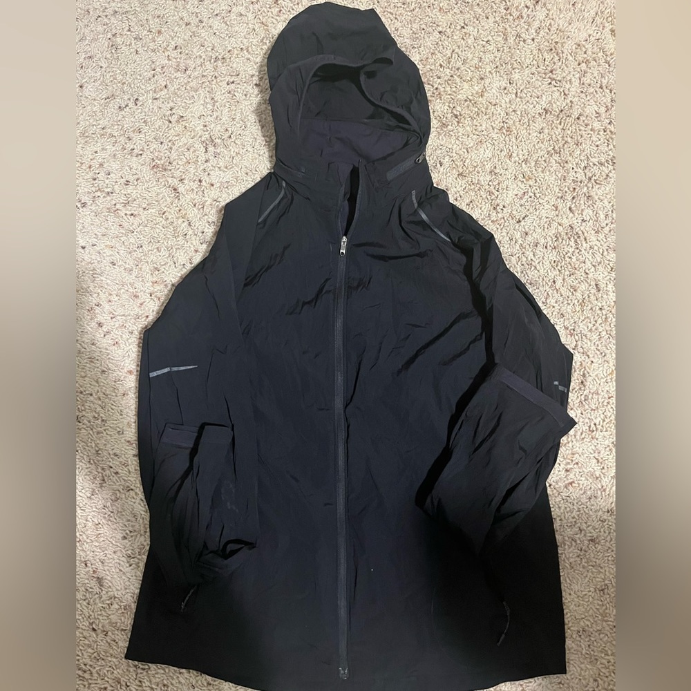 Lululemon windbreaker jacket size M